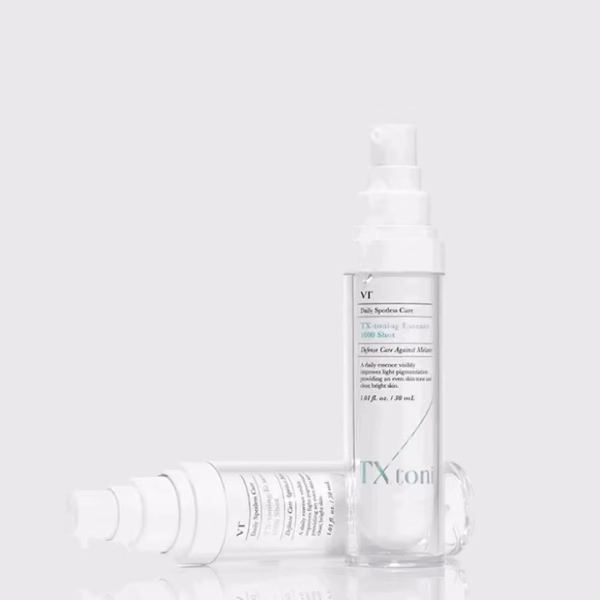 Funky, 30 ml, hvide hudplejeprodukter med pumpespidser til ansigtet, designet til aknebehandling og forbedring af hudens tekstur, moderne emballage, klar tekst.