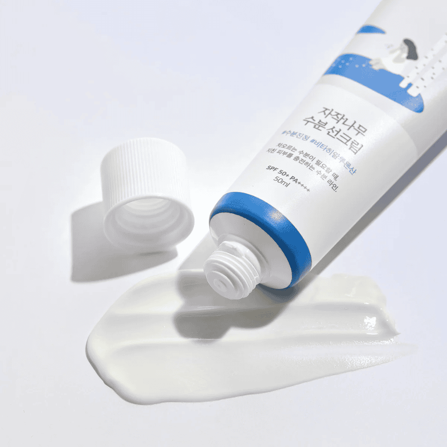 F nyttigt solbeskyttelsesprodukt til ansigt og krop med SPF 50, velegnet til følsom hud, fugtgivende og beskyttende ansigtssalve, frisk og let tekstur, optimal UV-beskyttelse for alle hudtyper.