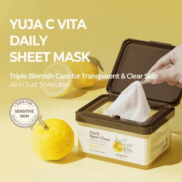 Få en klar og glat hud med Yuja C Vita Daily Sheet Mask, ideel til følsom hud og bekæmpelse af mørke pletter, nem at bruge og synlige resultater på kun 5 minutter.