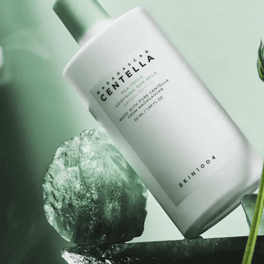 SKIN1004 - Tea-Trica Soothing Sun Milk 50 ml Skincare, Centella te-balm, naturlig ansigtspleje, beroligende hudprodukt, ansigtsfodpleje, økologisk hudpleje, ansigtsbalsam med centella, tør hud, sensitiv hud, regenererende hudpleje, Skin1004, skønhed og velvære.