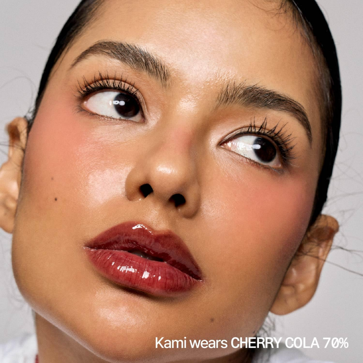 Fwee - 3D Voluming Gloss 70% #B12 Cherry Cola 5.3 g Fwee - 3D Voluming Gloss 70% #B12 Cherry Cola 5.3 g - Image 2
